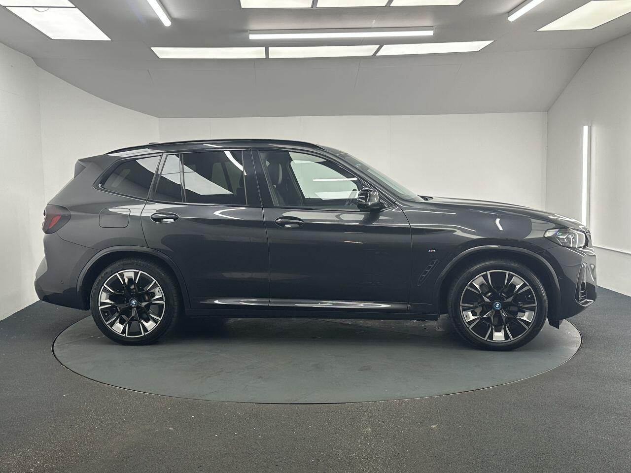 BMW iX3 - Image 3