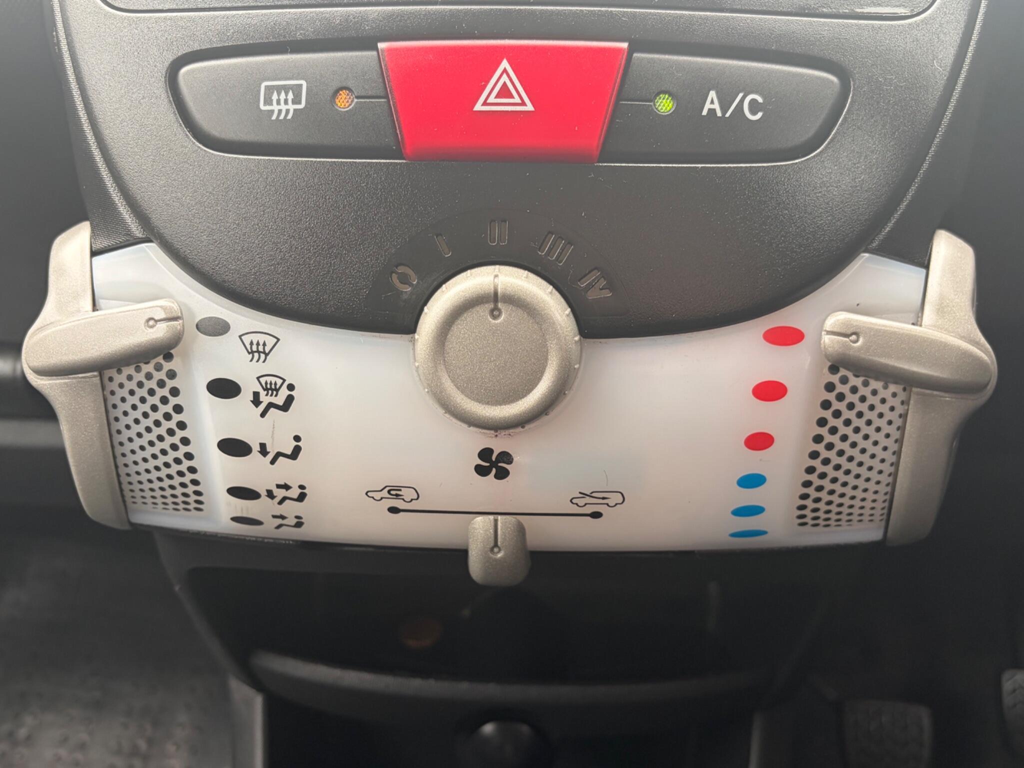 Toyota Aygo - Image 32