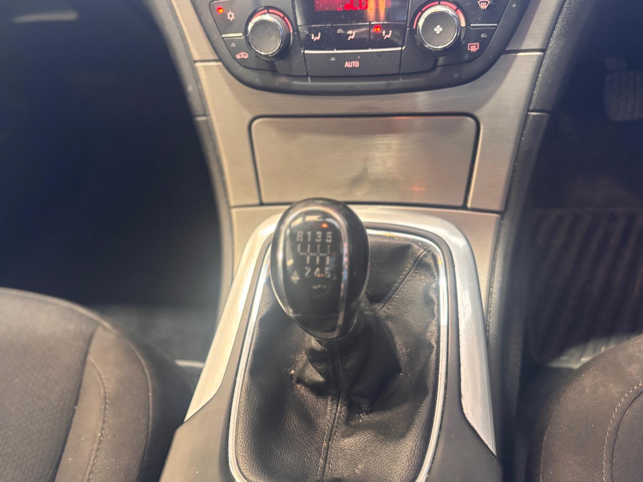 Vauxhall Insignia - Image 19