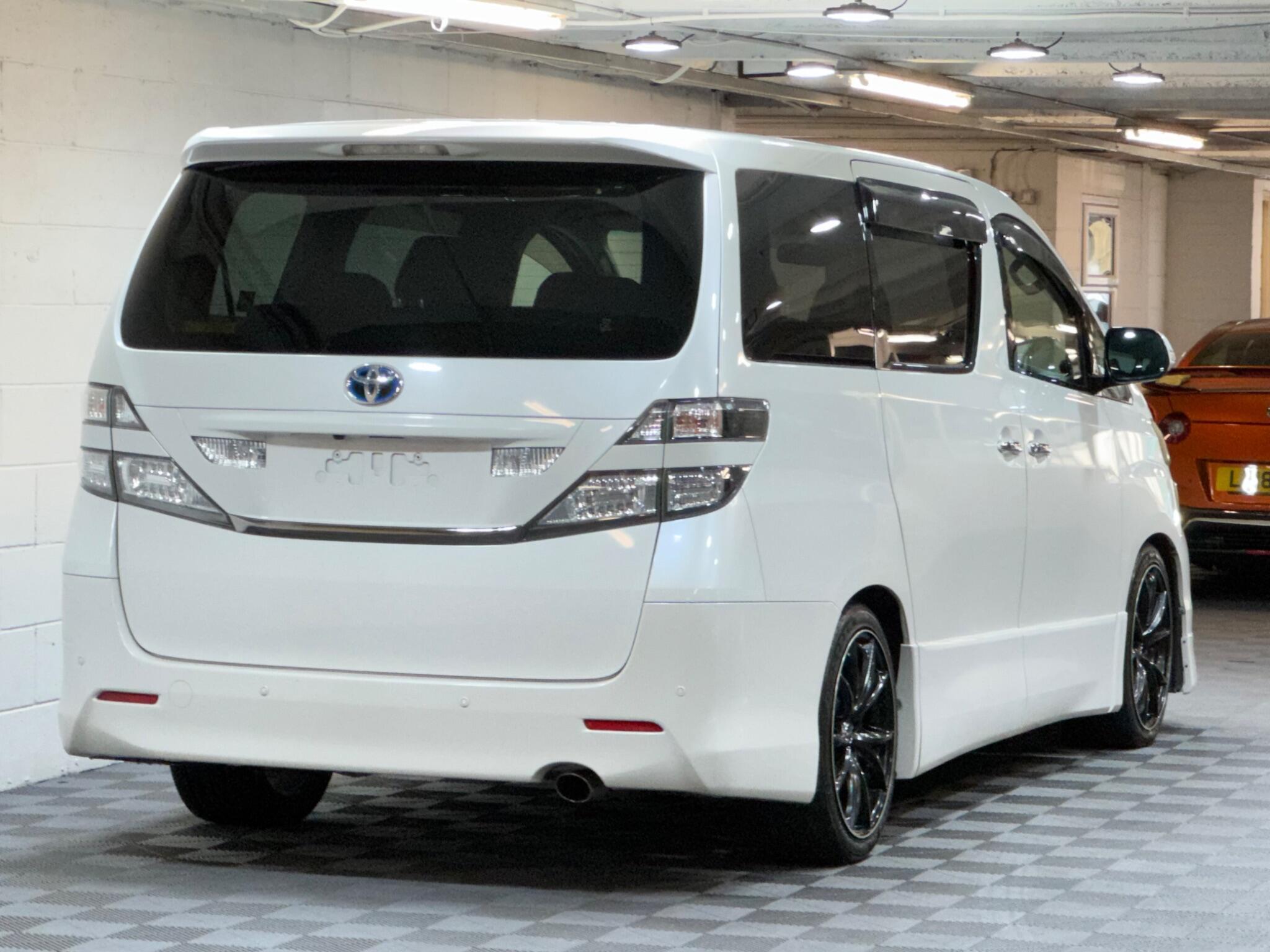Toyota Vellfire - Image 4