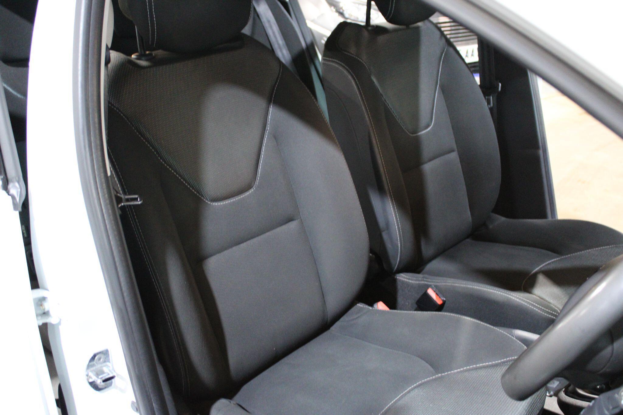 Renault Clio - Image 6