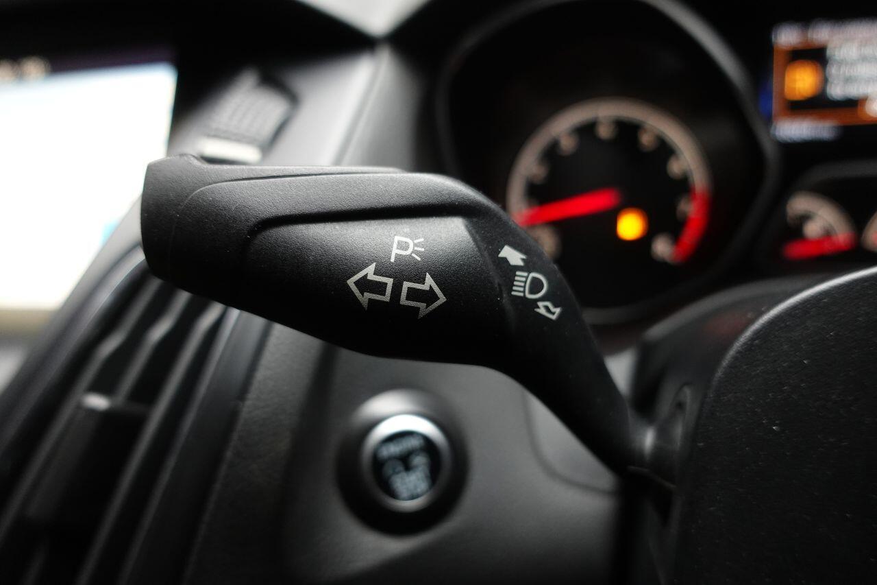 Ford Focus - Image 37