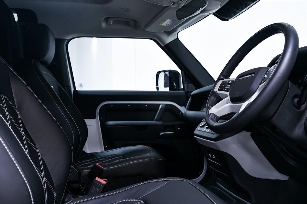 Land Rover Defender 90 - Image 10