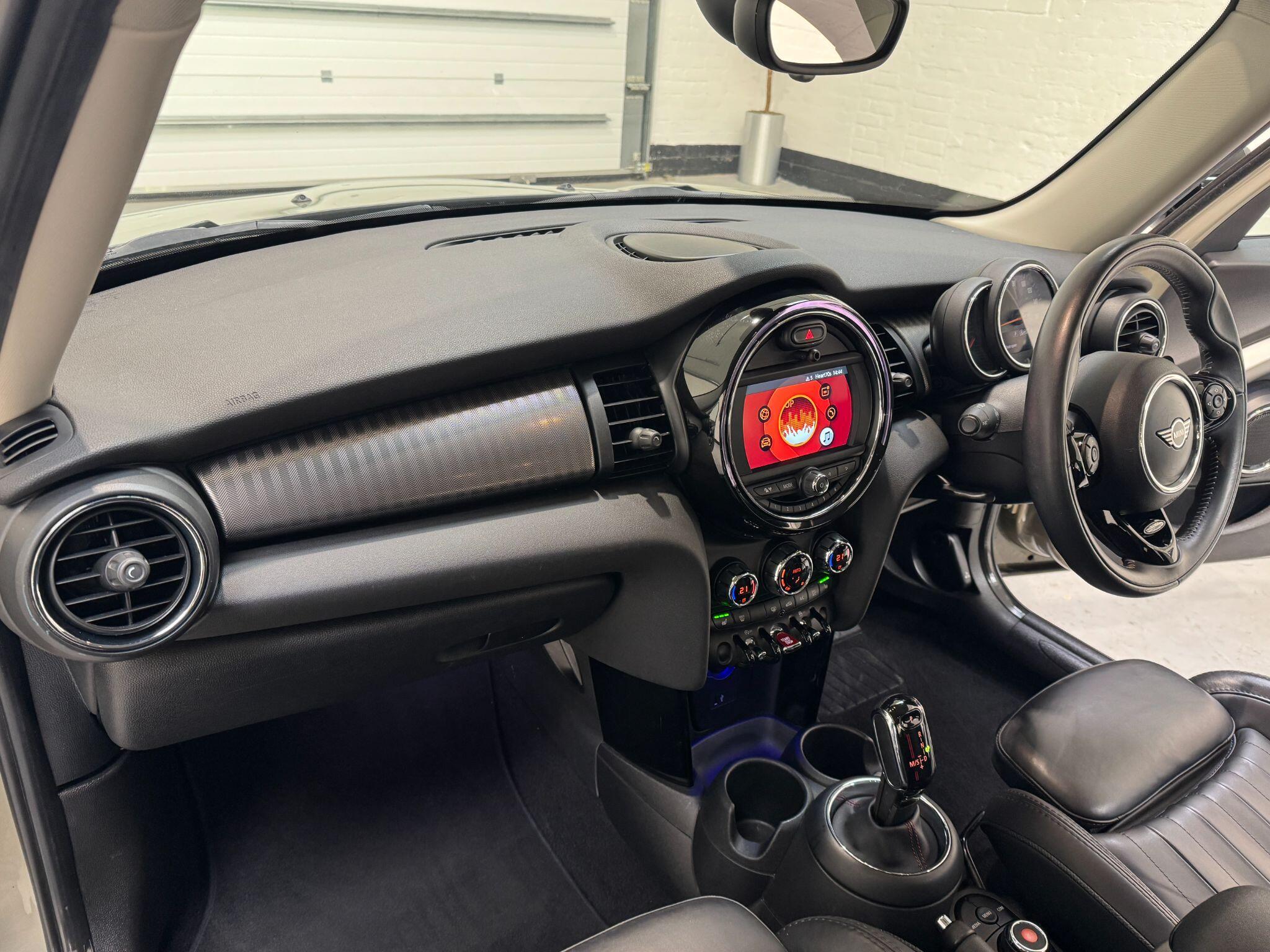 MINI Hatch - Image 19