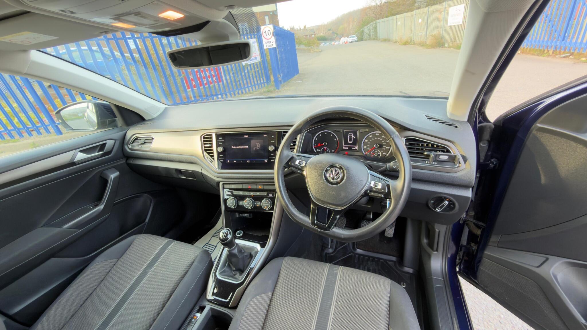 Volkswagen T-Roc - Image 23