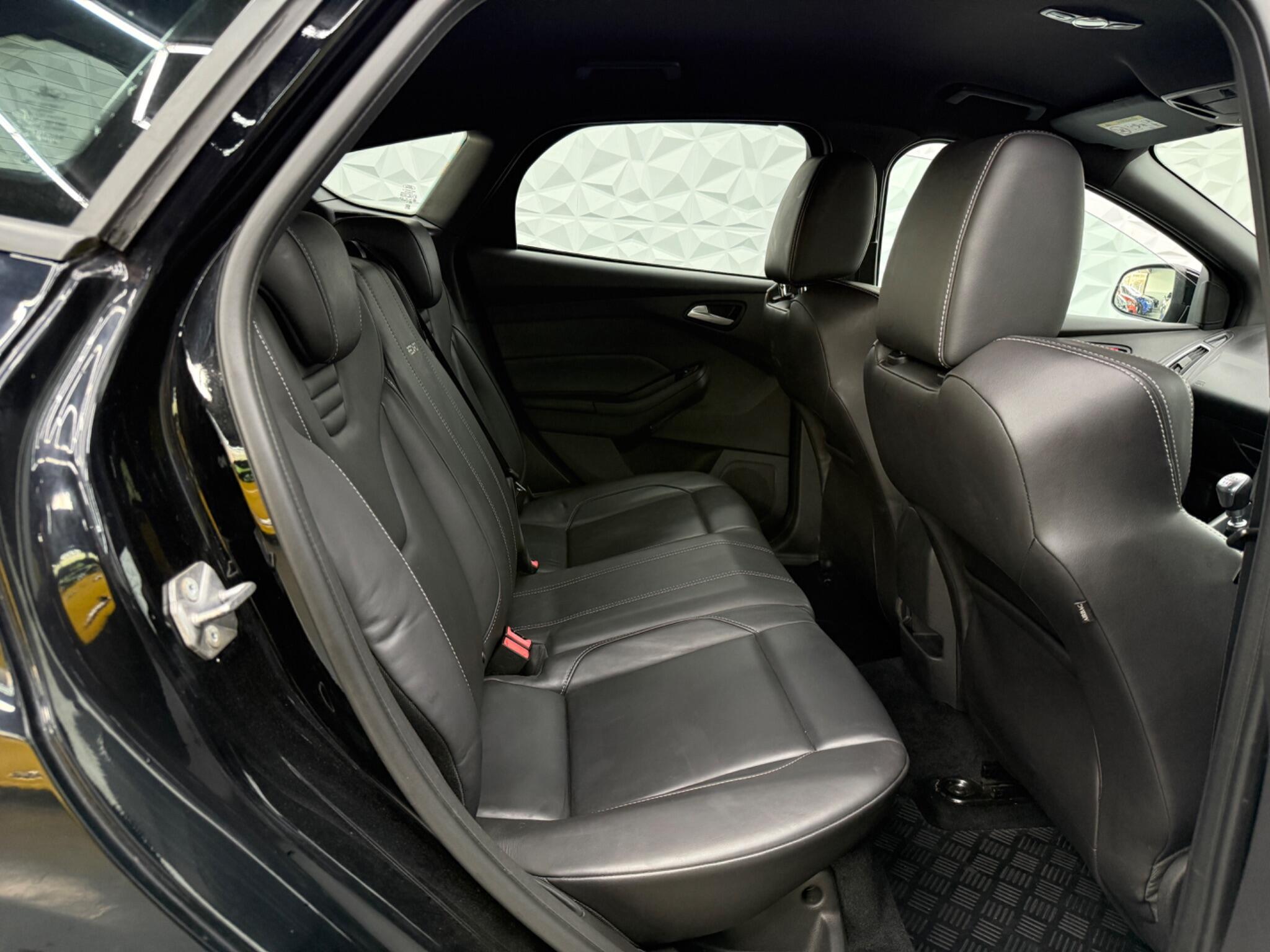 Ford Focus - Image 26