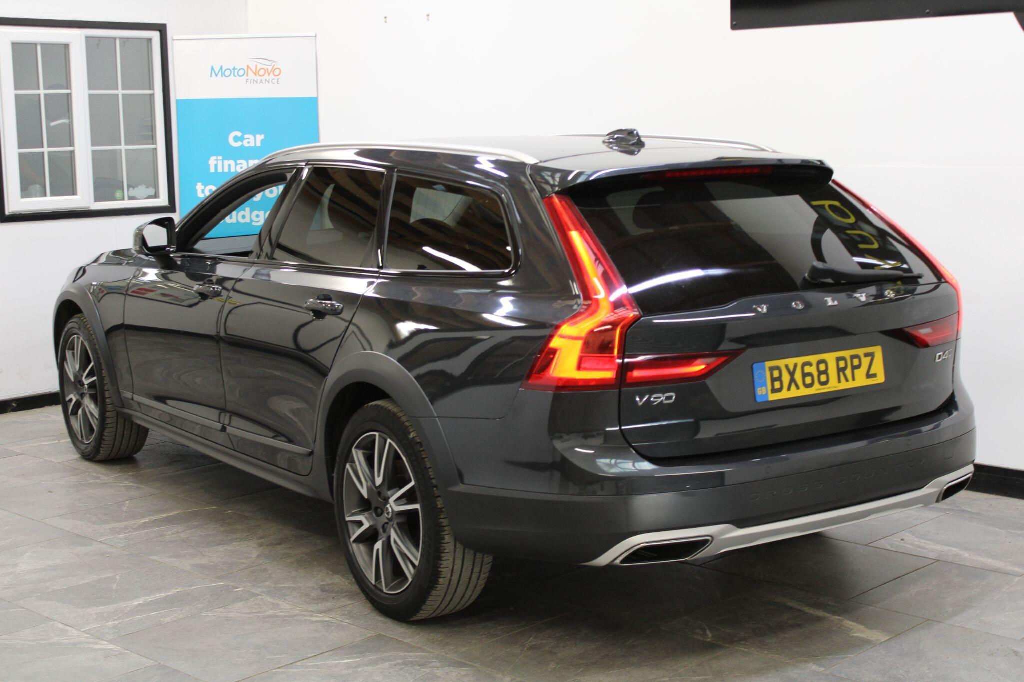 Volvo V90 CROSS COUNTRY - Image 12