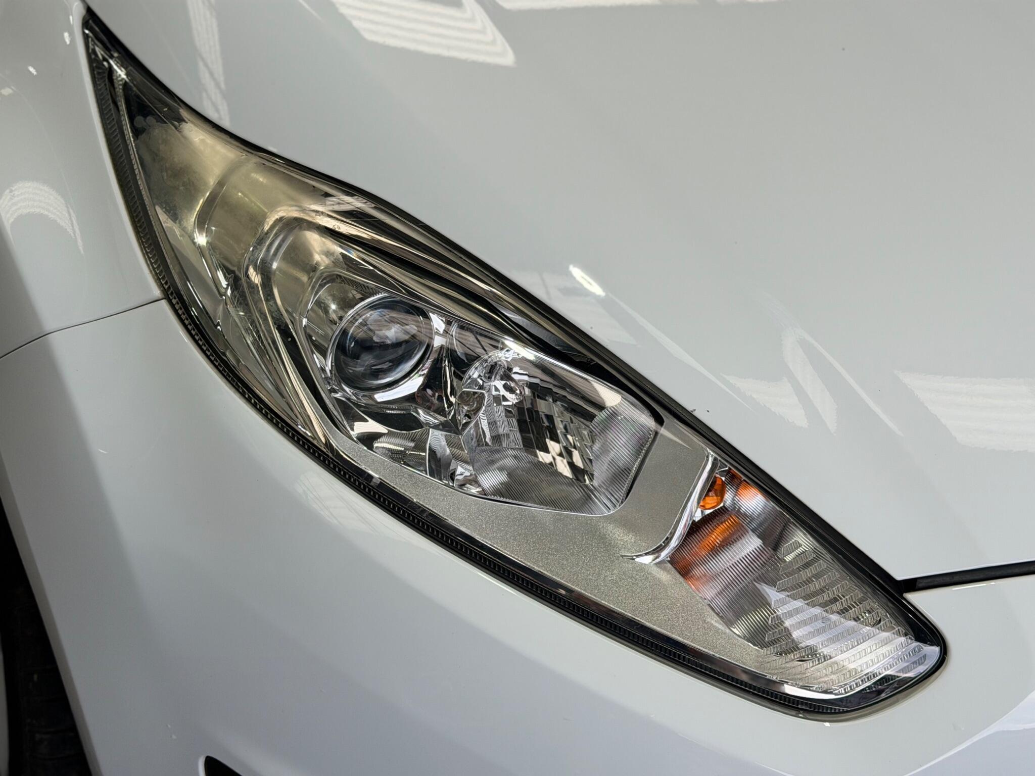 Ford Fiesta - Image 10