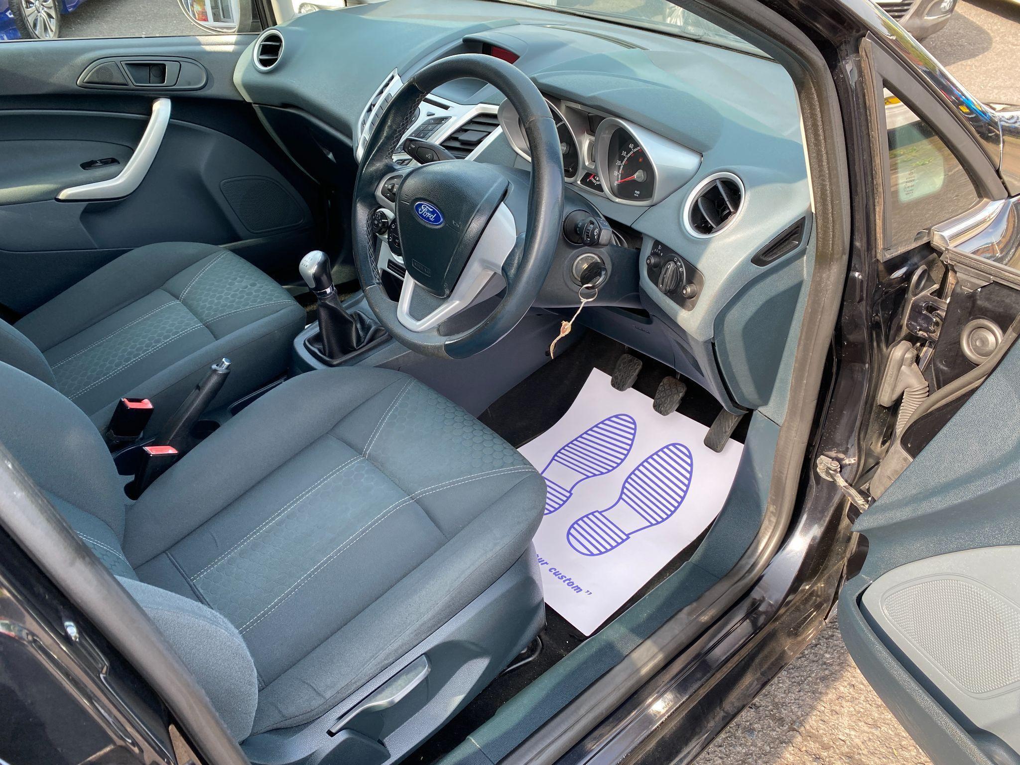 Ford Fiesta - Image 22