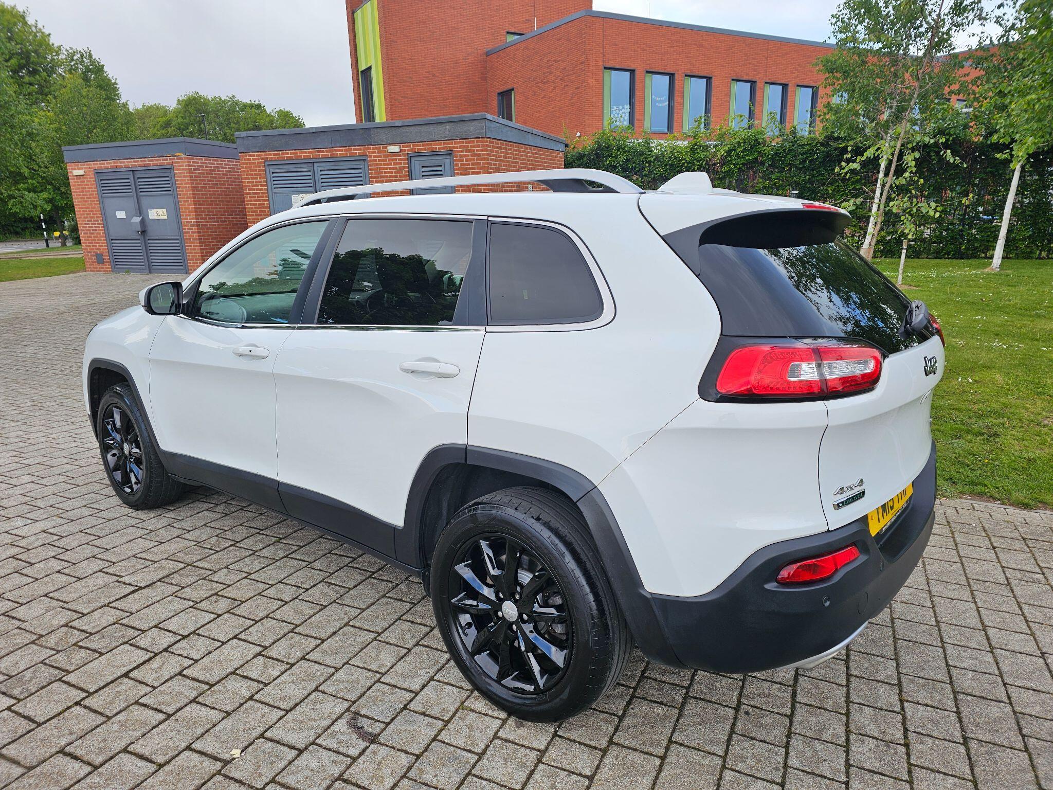 Jeep Cherokee - Image 11