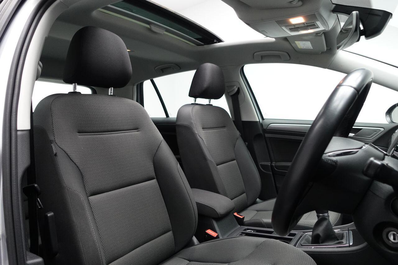 Volkswagen Golf - Image 17