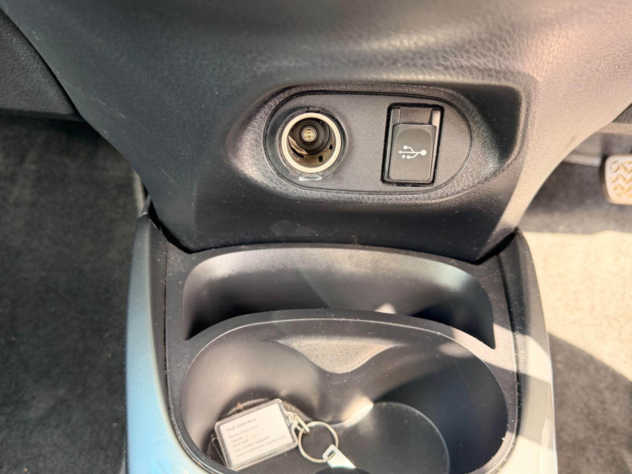Toyota Yaris - Image 18