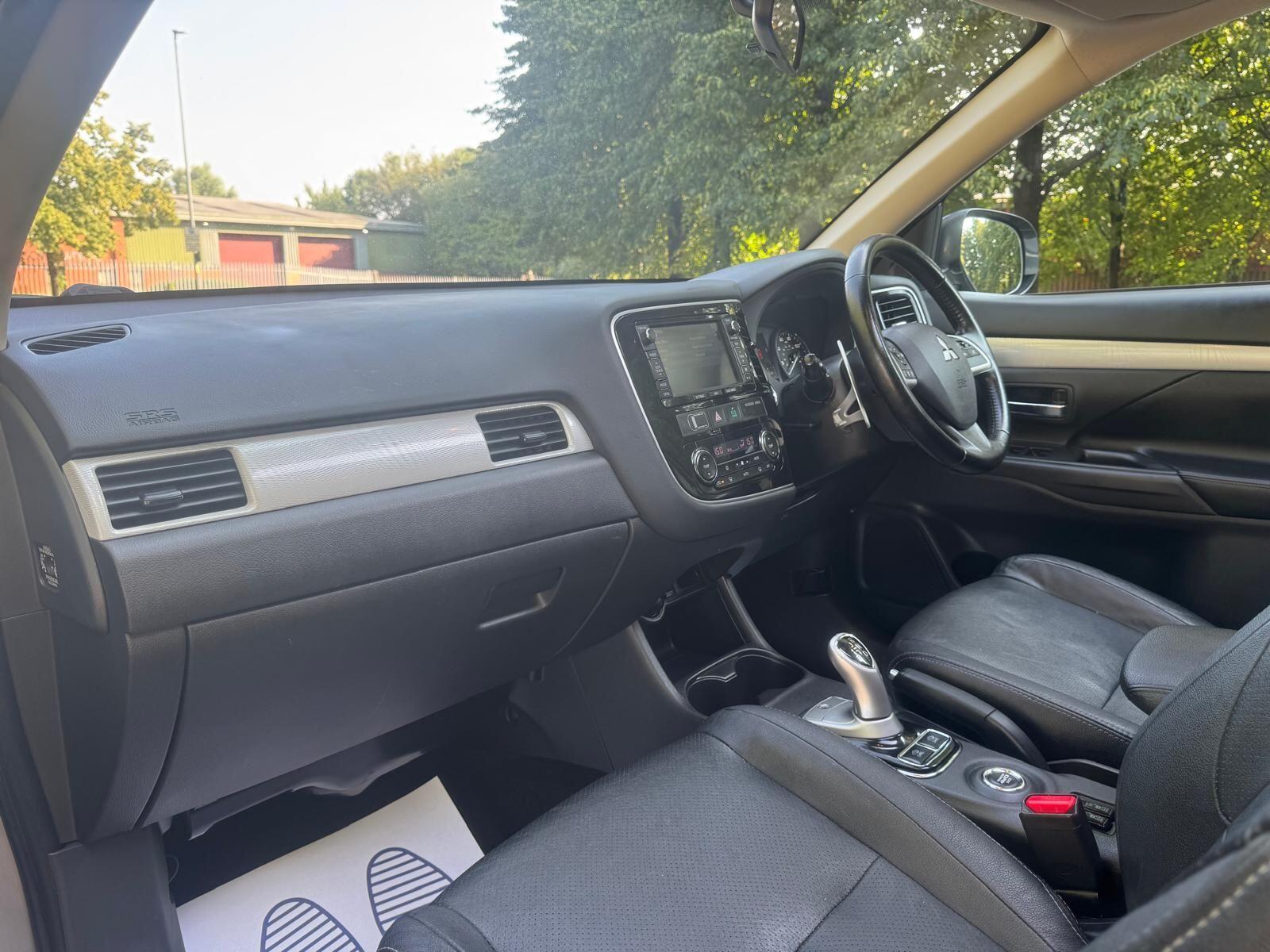 Mitsubishi Outlander - Image 18
