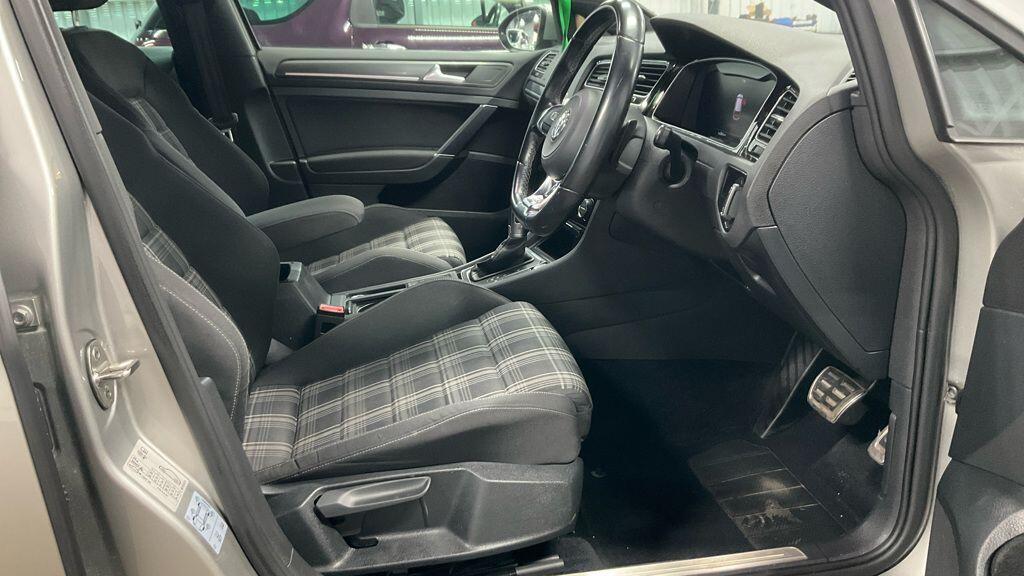 Volkswagen Golf - Image 4