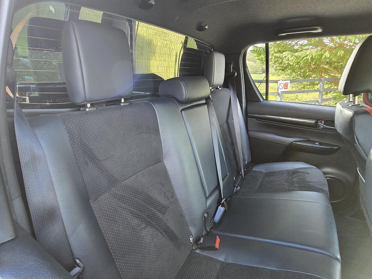 Toyota Hilux - Image 17