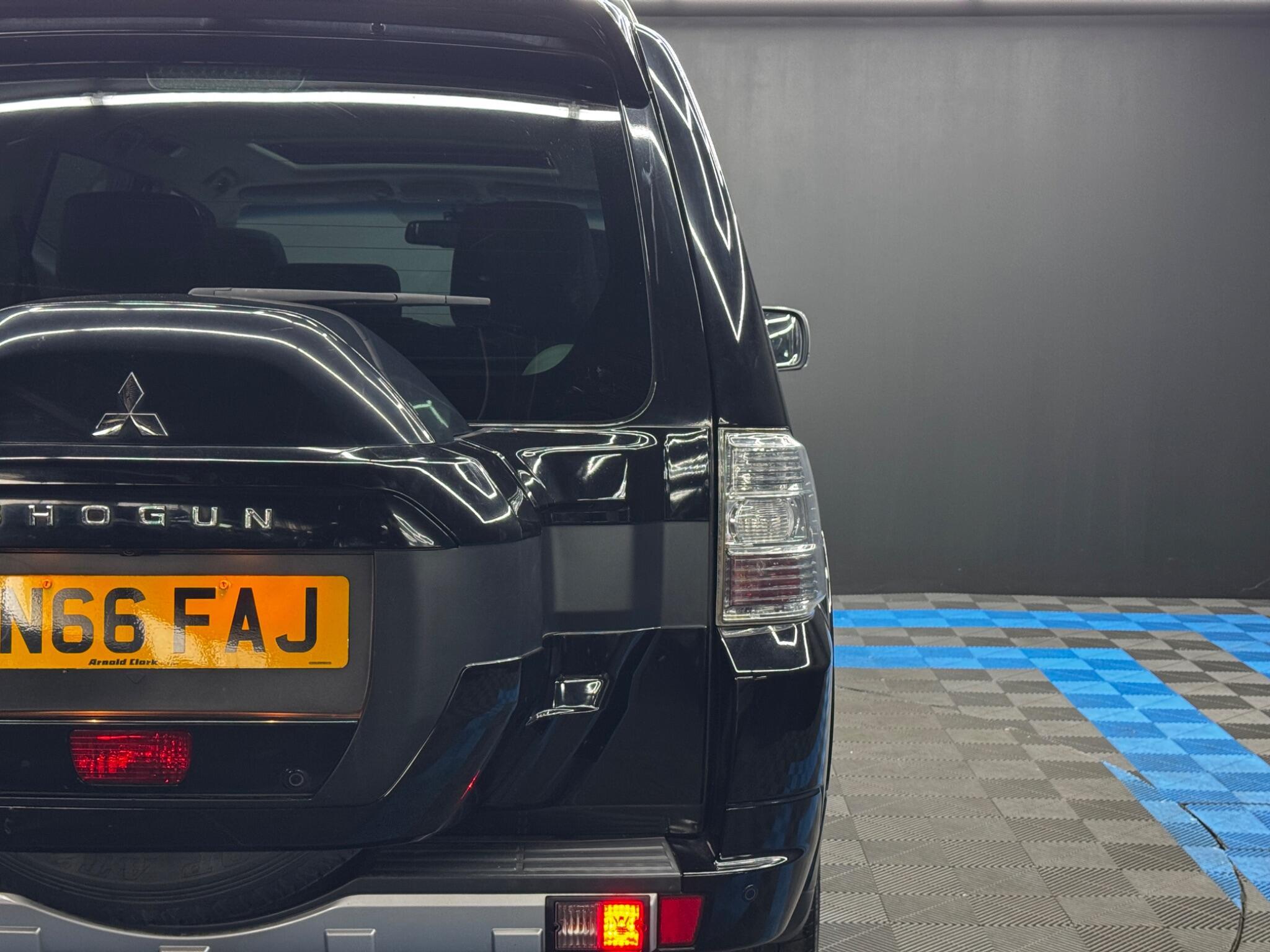 Mitsubishi Shogun - Image 43