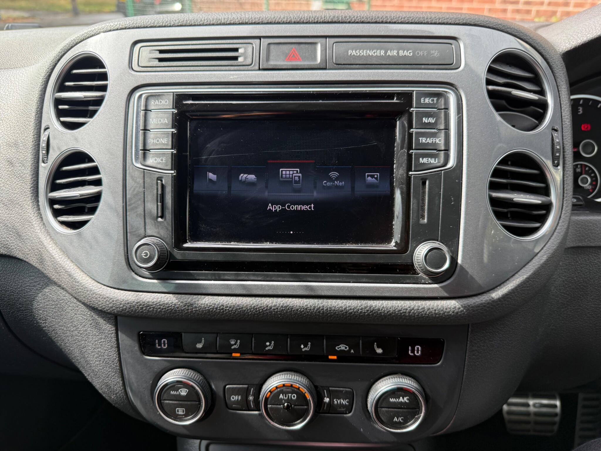 Volkswagen Tiguan - Image 9