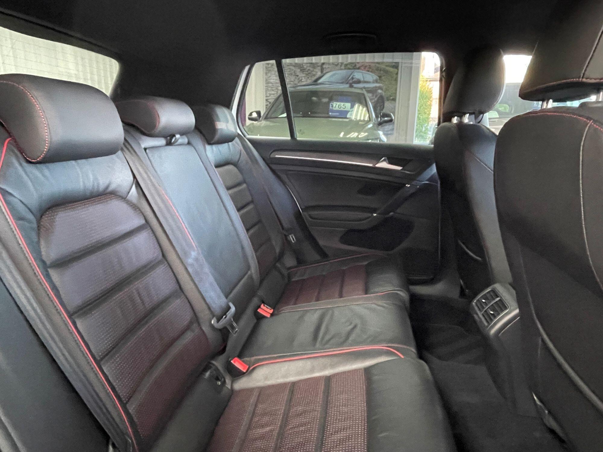 Volkswagen Golf - Image 28