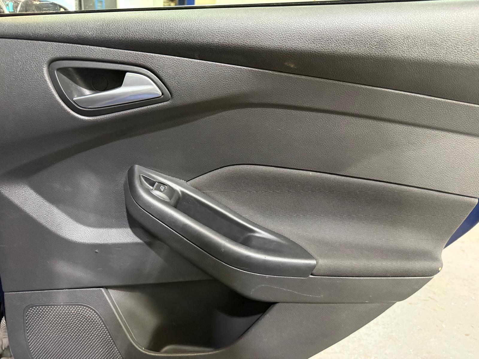 Ford Focus - Image 28