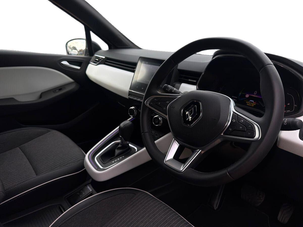 Renault Clio - Image 19