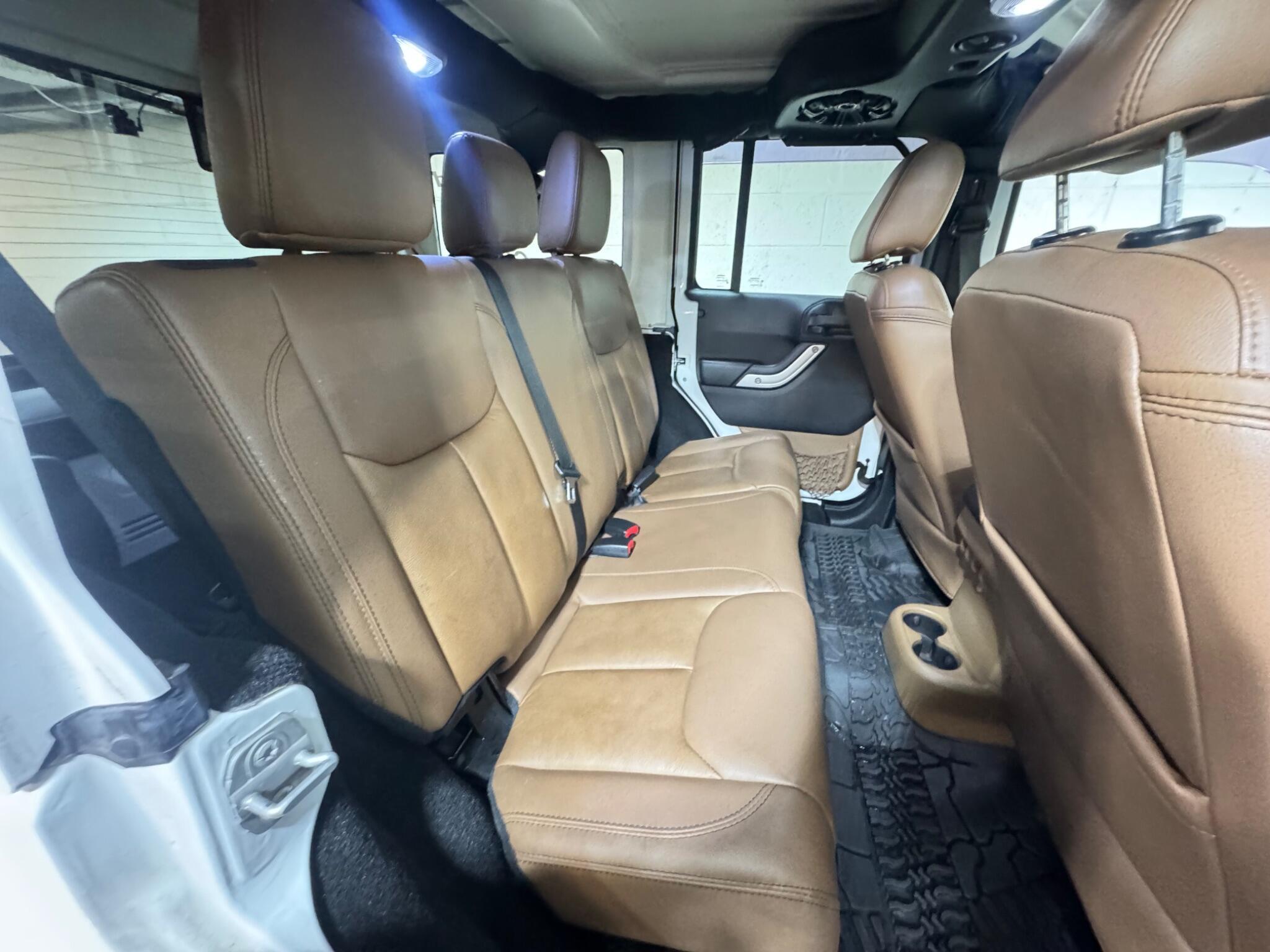 Jeep Wrangler - Image 12