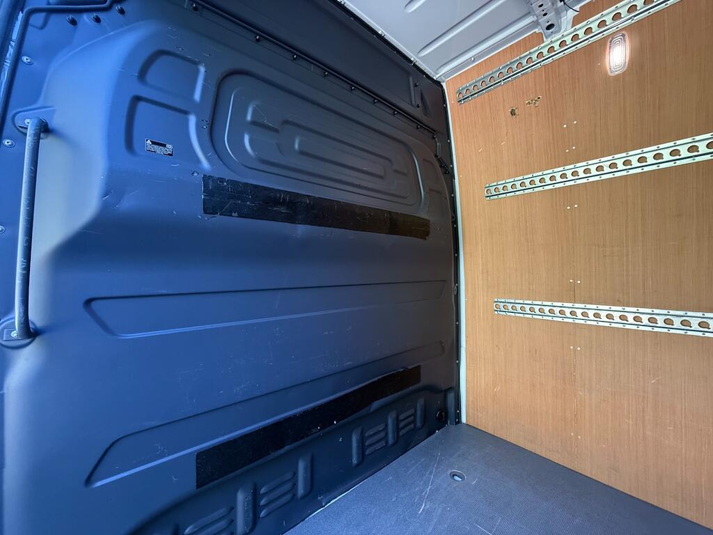 Mercedes Sprinter - Image 14