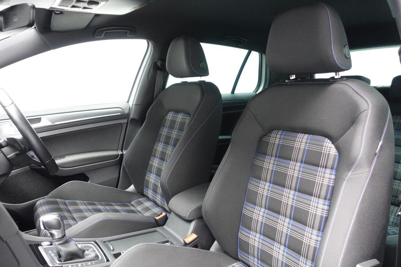 Volkswagen Golf - Image 32