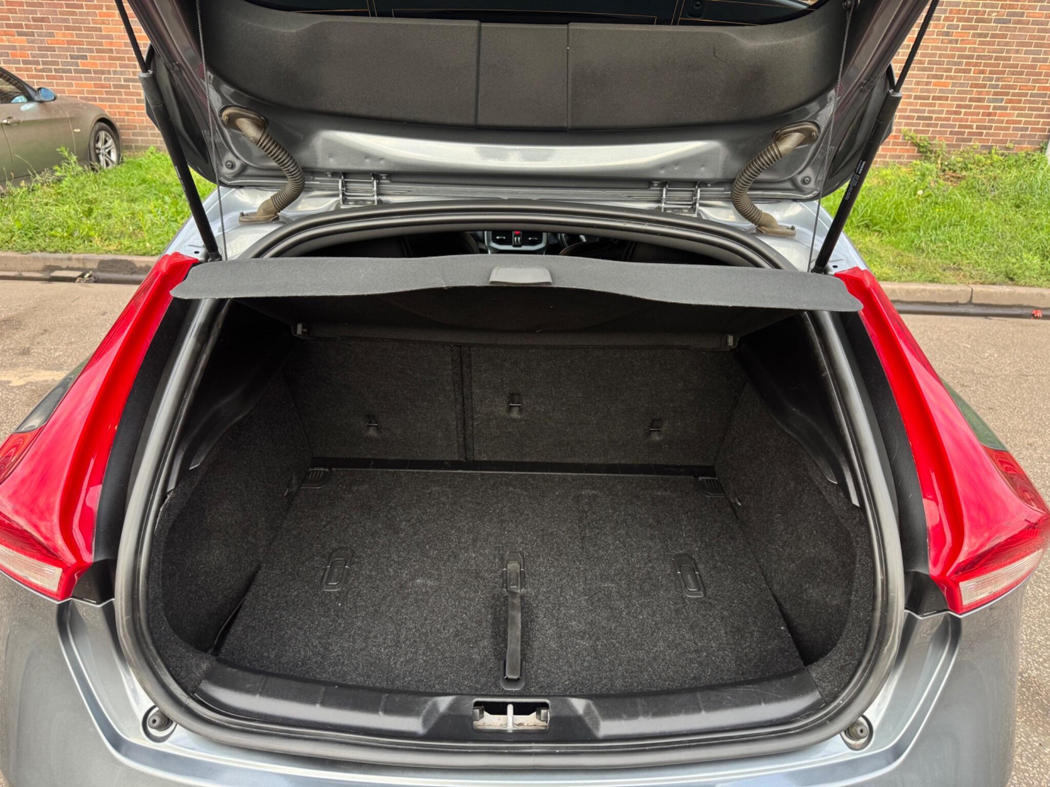 Volvo V40 - Image 20