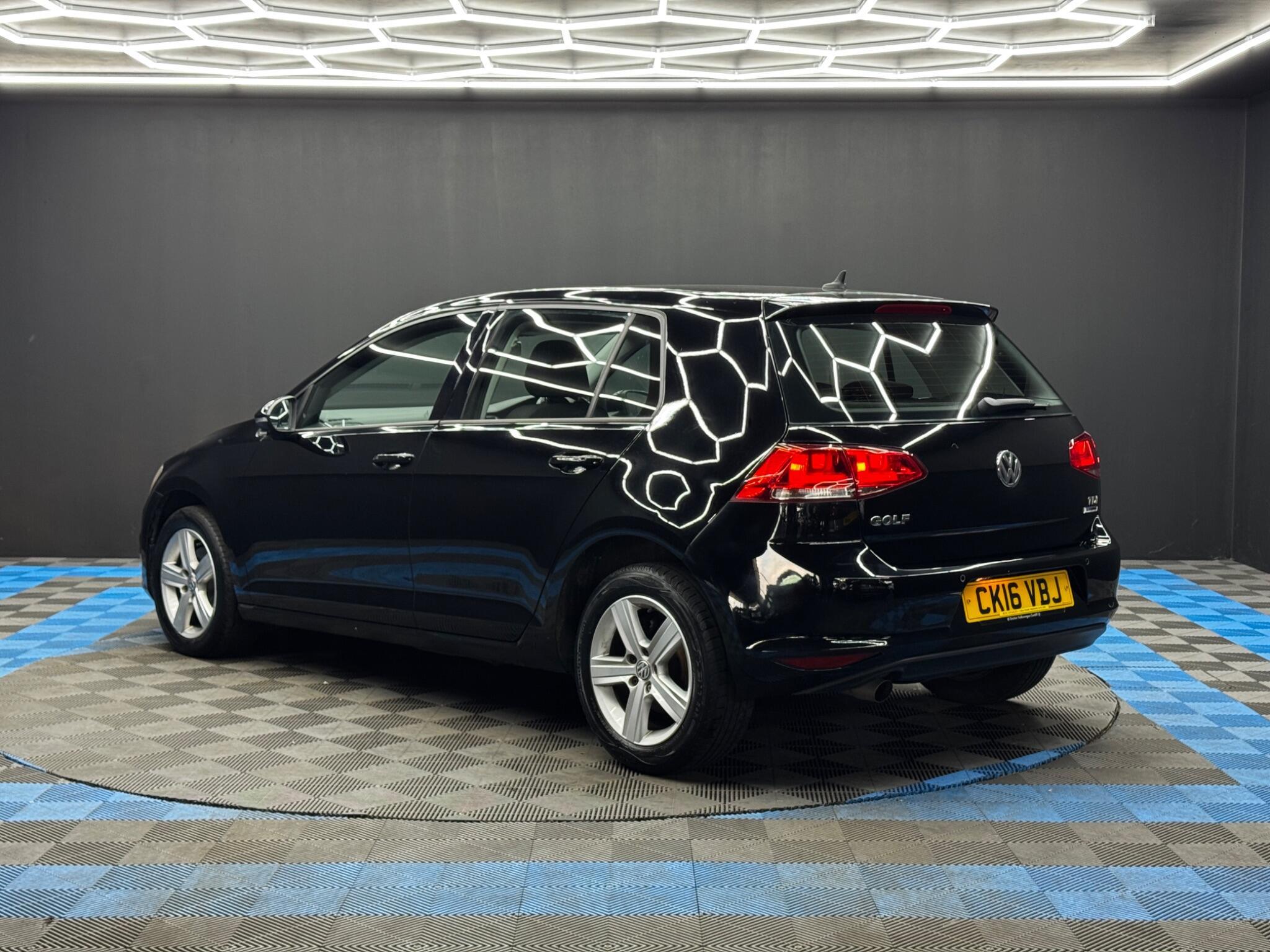 Volkswagen Golf - Image 7