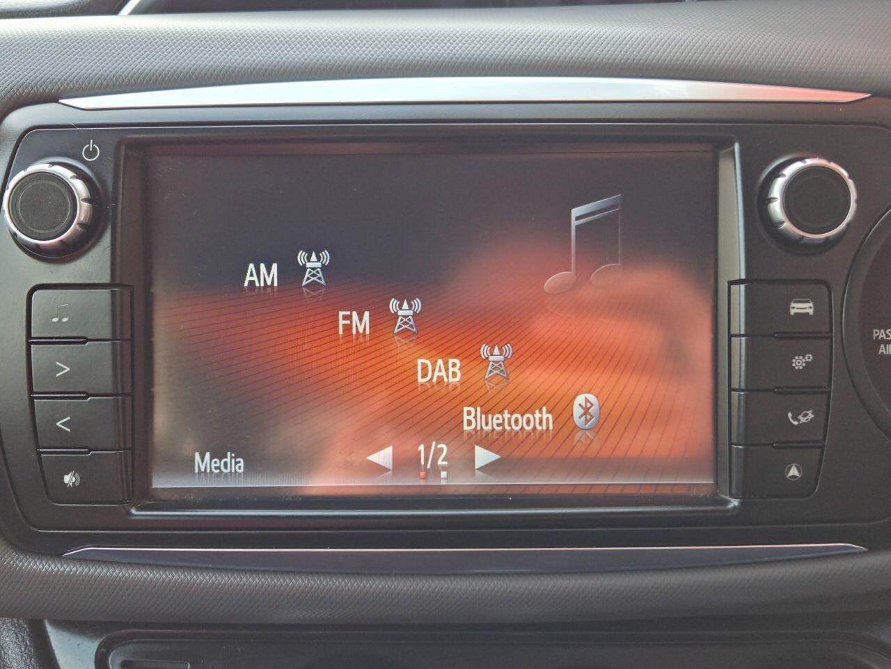 Toyota Yaris - Image 30