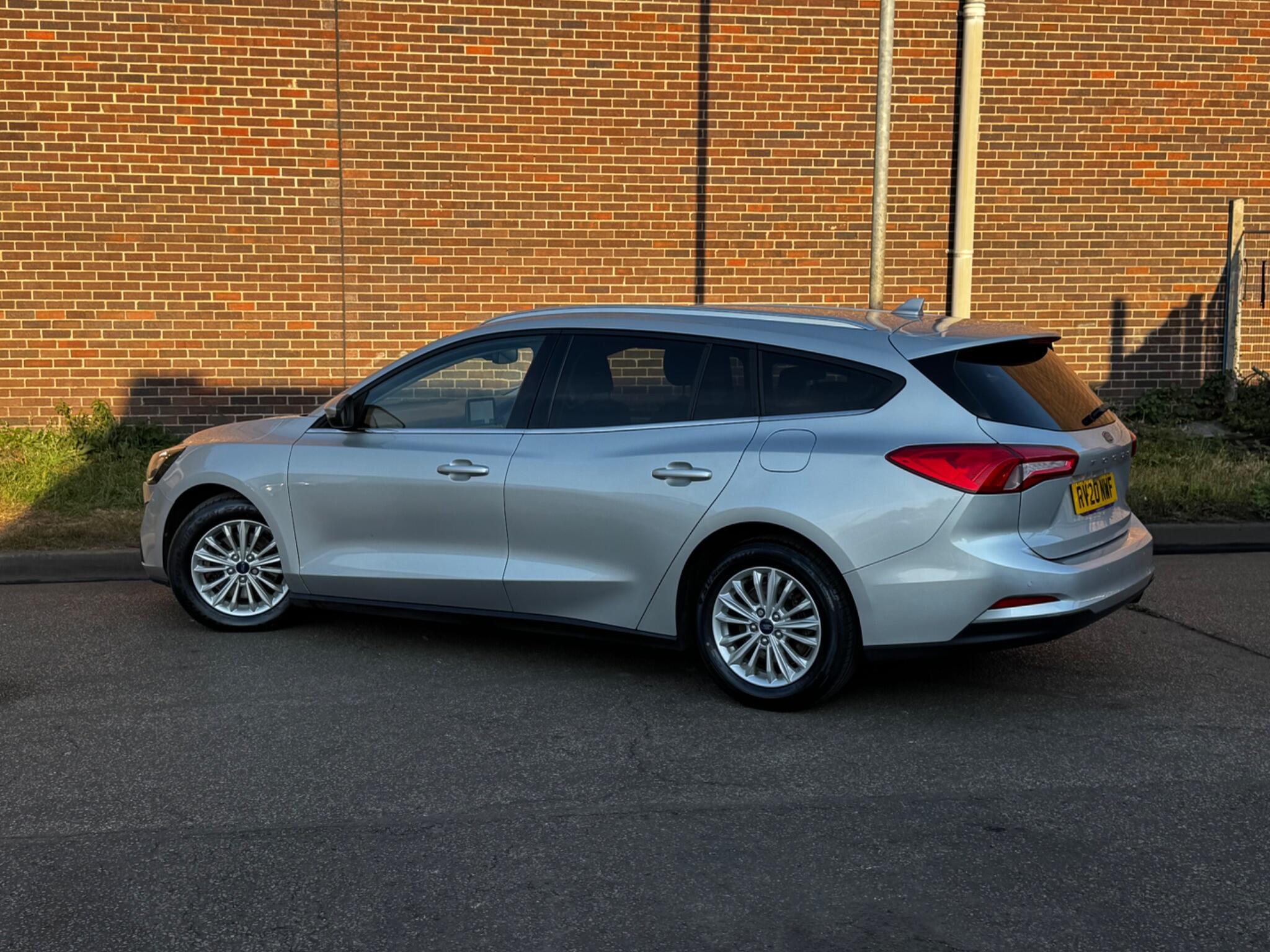 Ford Focus - Image 15
