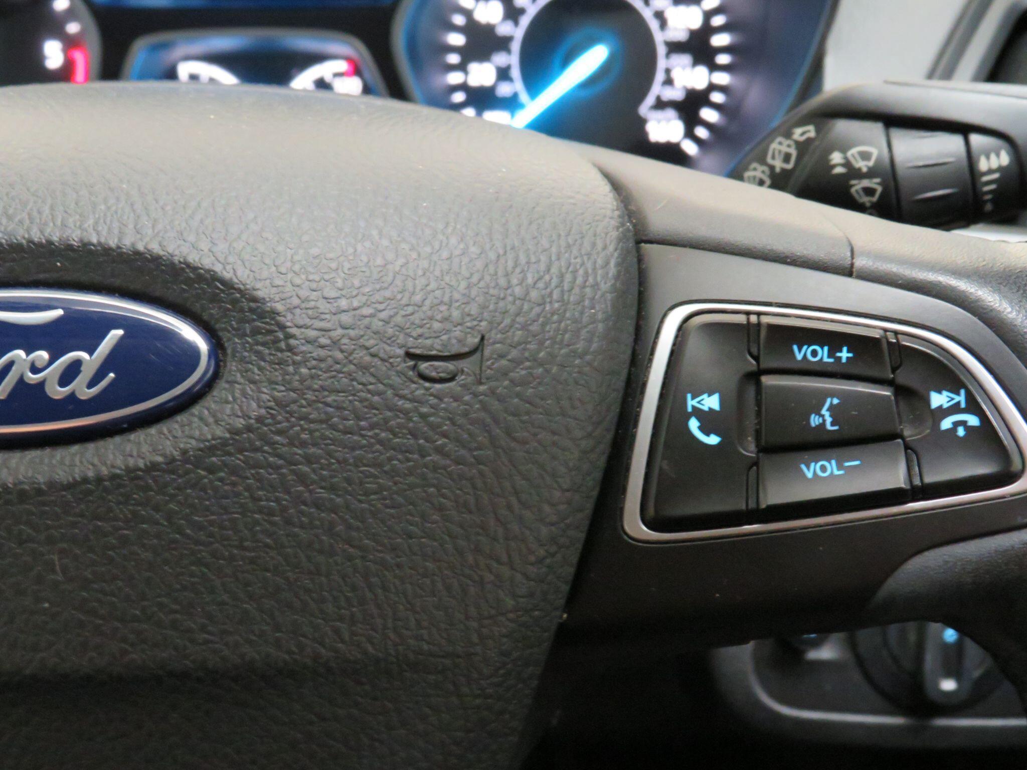 Ford Kuga - Image 16