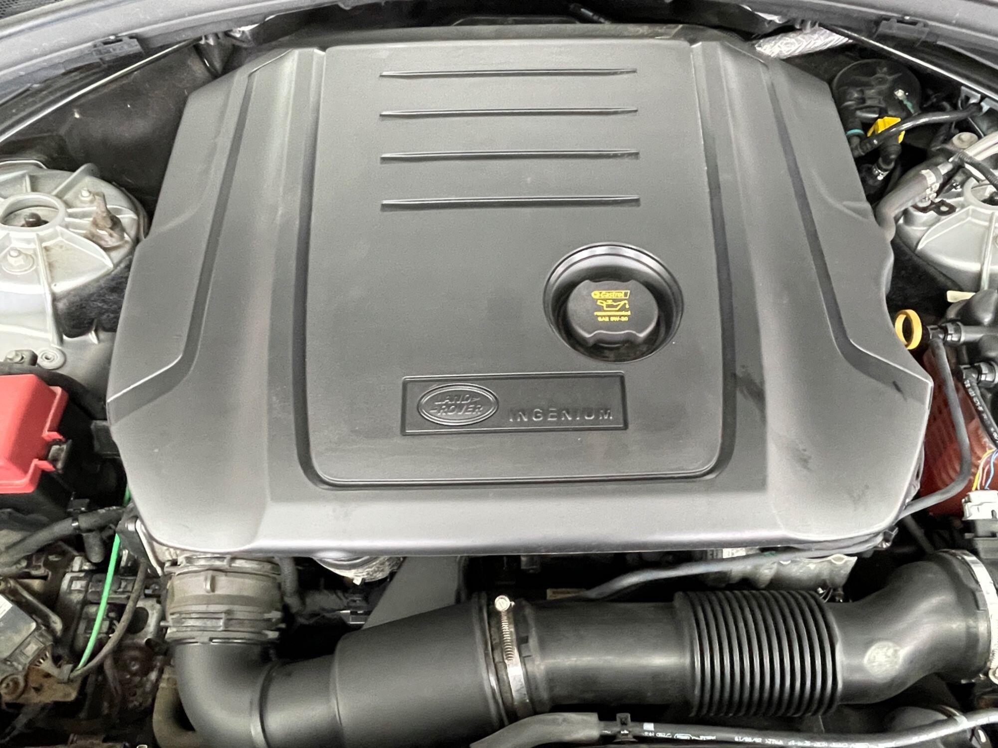 Land Rover Range Rover Velar - Image 19