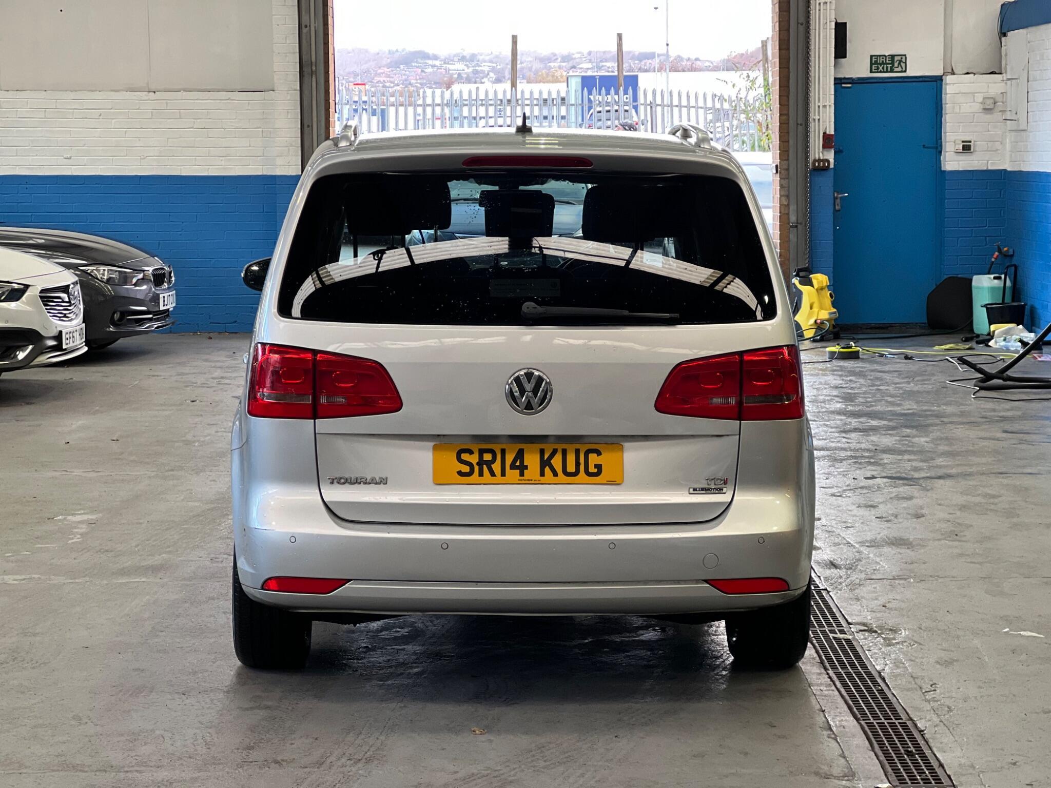 Volkswagen Touran - Image 11