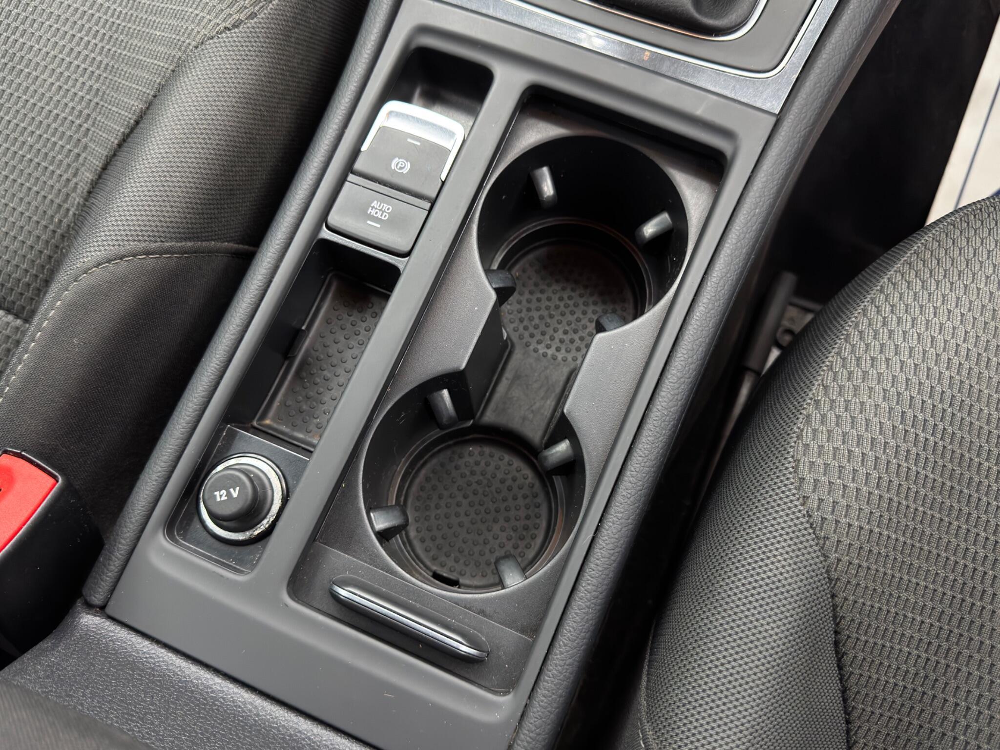 Volkswagen Golf - Image 25