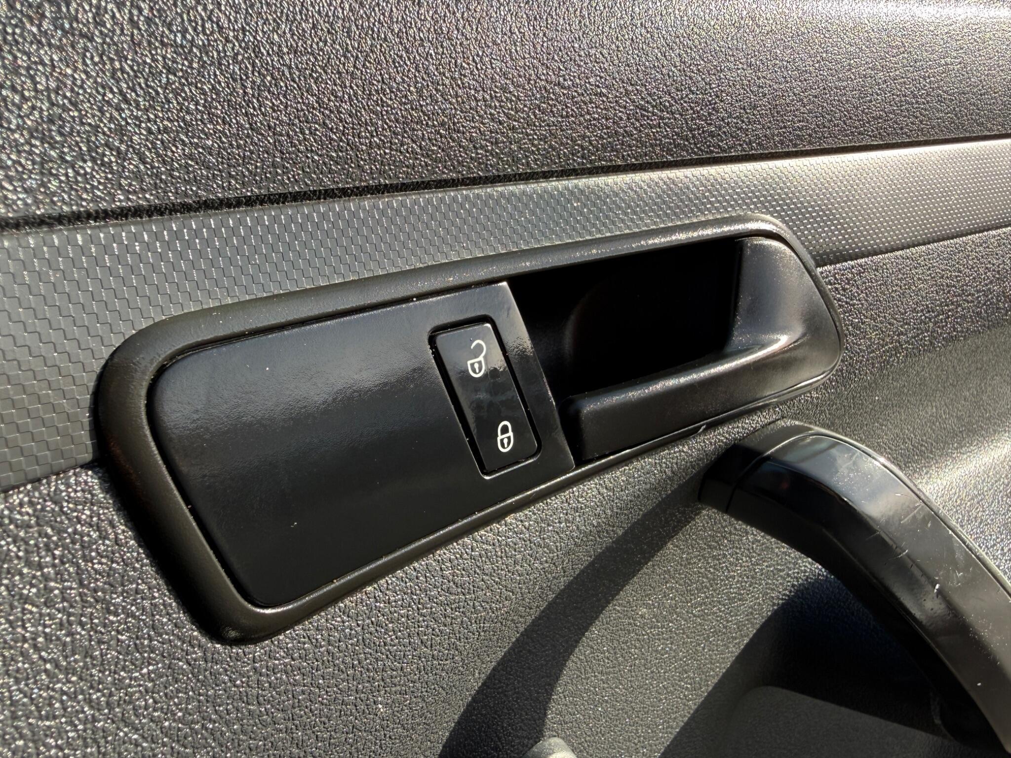 Volkswagen Caddy - Image 29