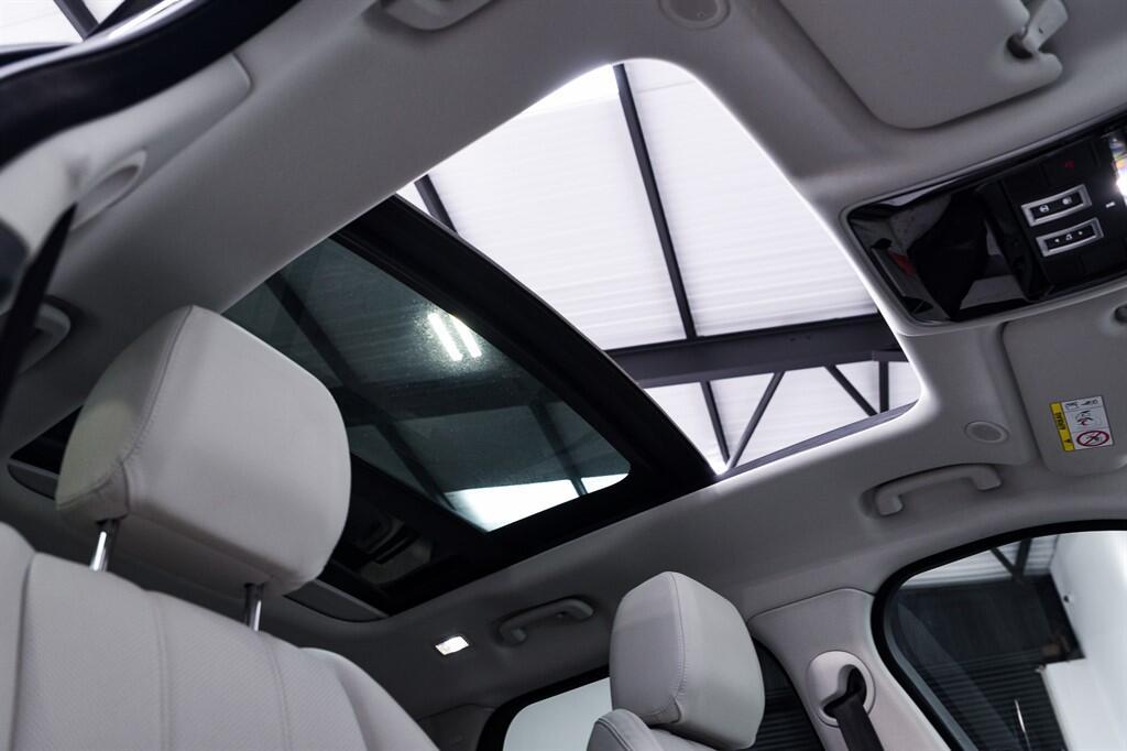 Land Rover Range Rover Velar - Image 4