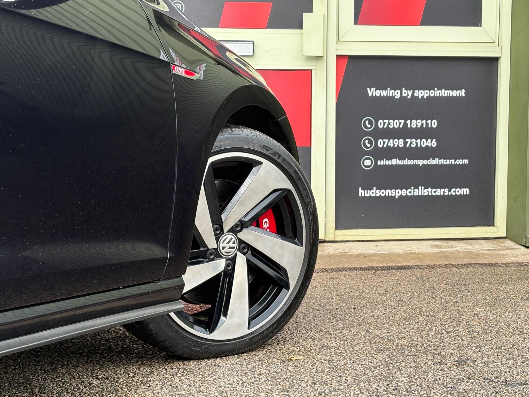 Volkswagen Golf - Image 11