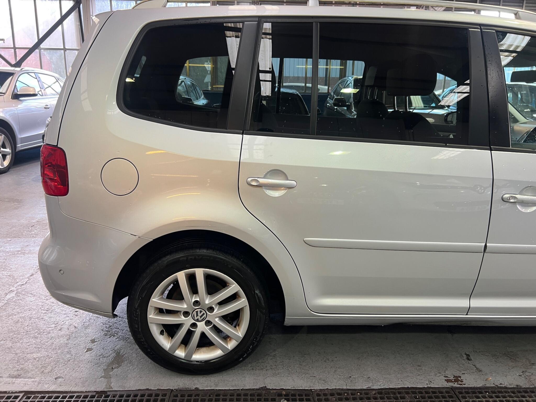 Volkswagen Touran - Image 23