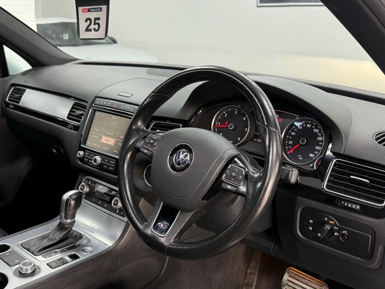 Volkswagen Touareg - Image 14