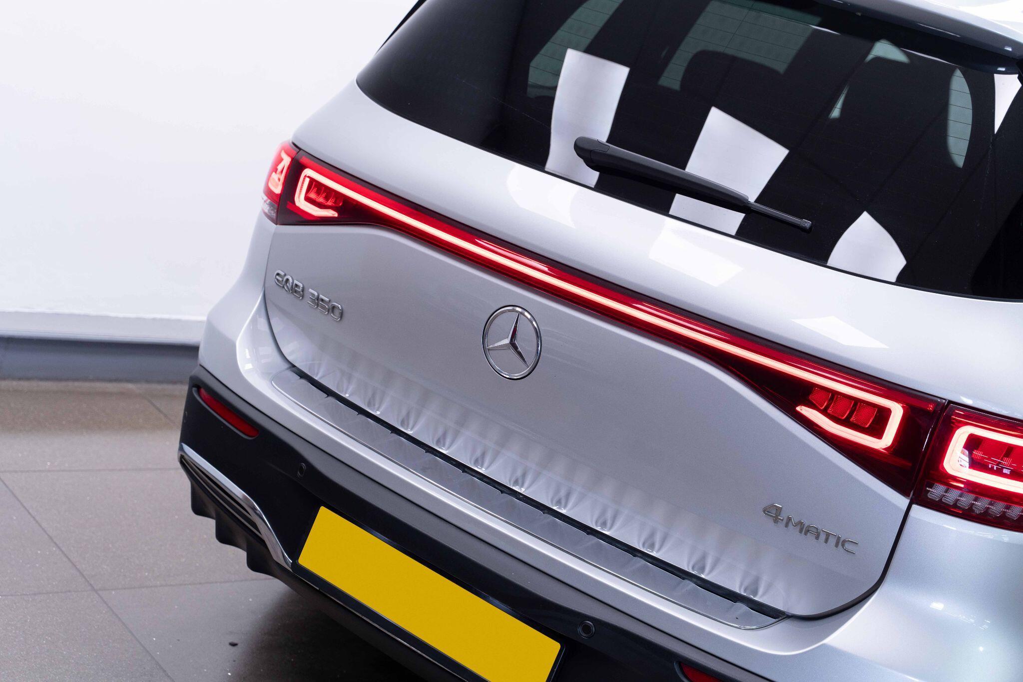 Mercedes Eqb - Image 8