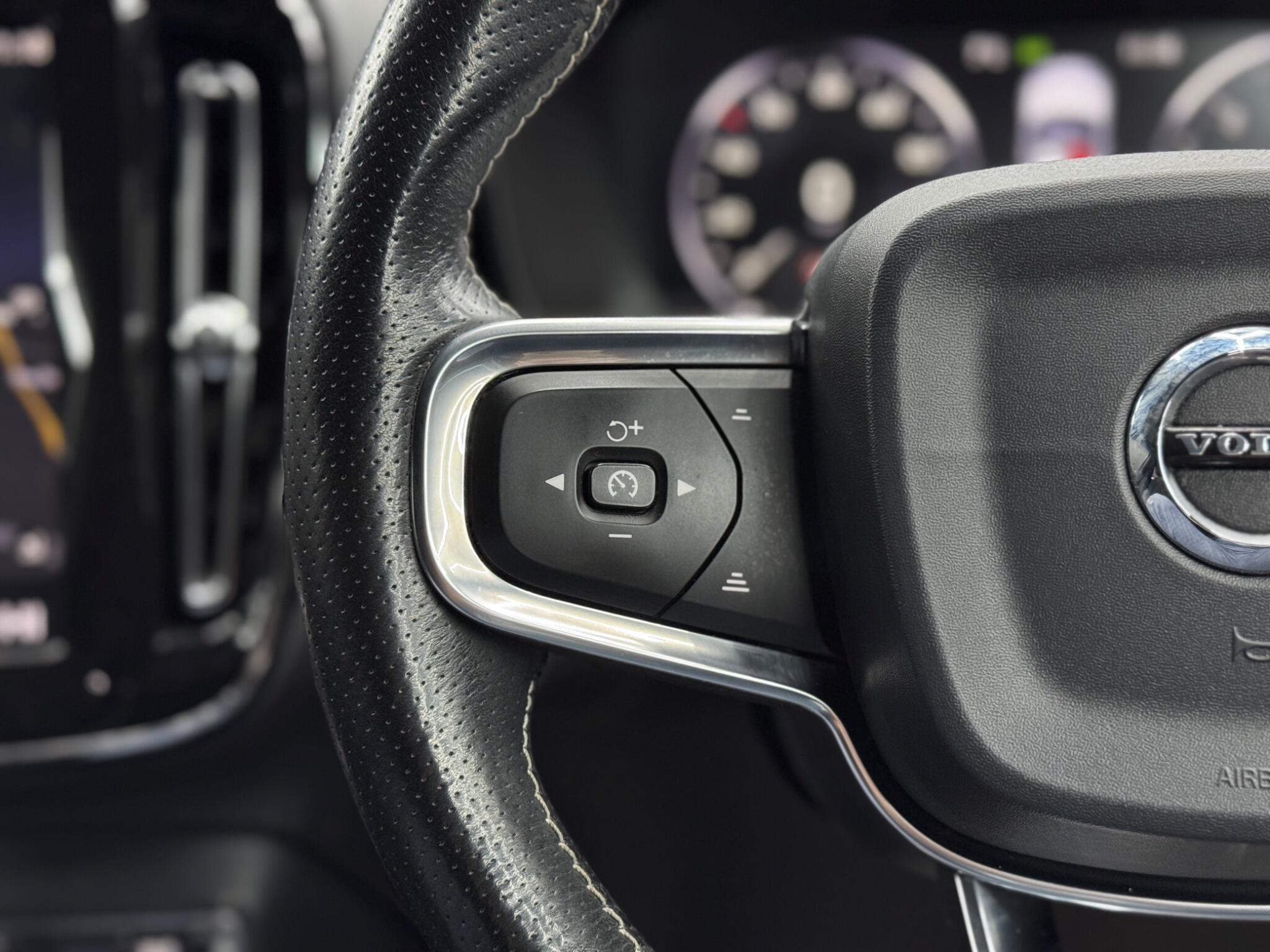 Volvo XC40 - Image 20