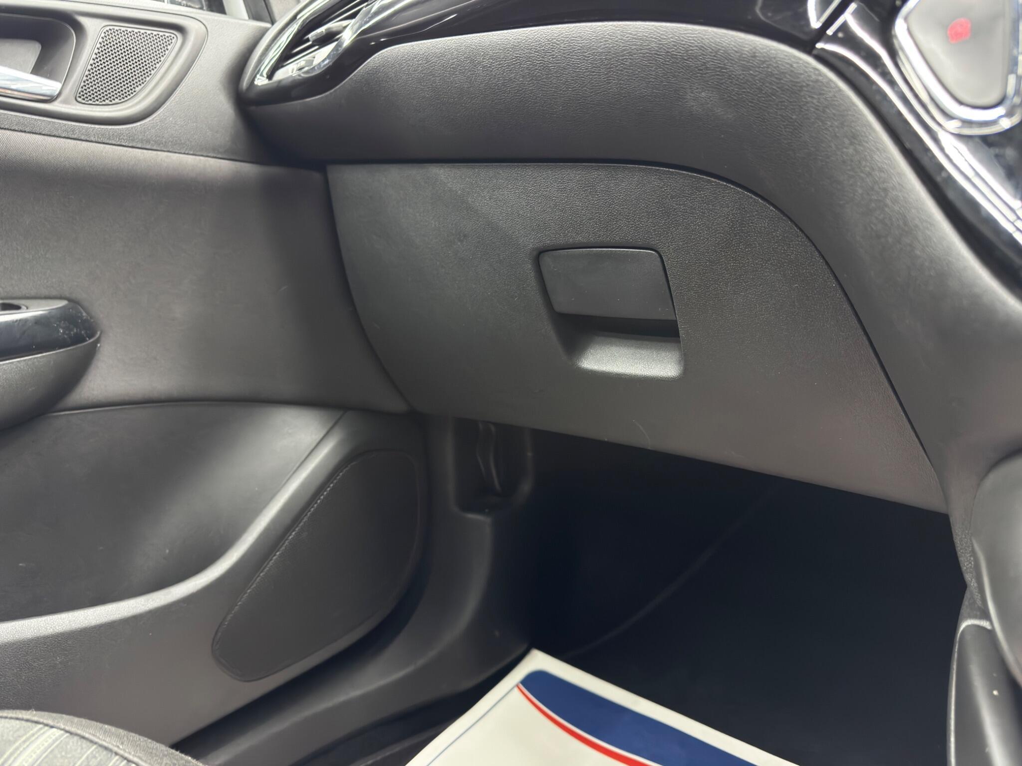 Vauxhall Corsa - Image 30