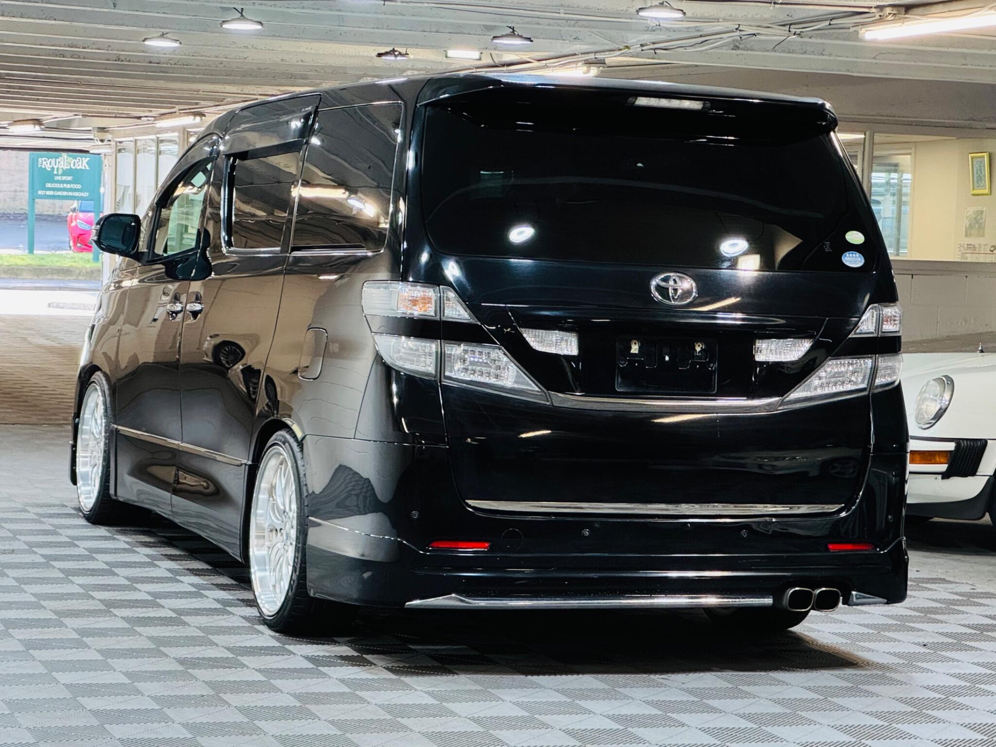 Toyota Vellfire - Image 4