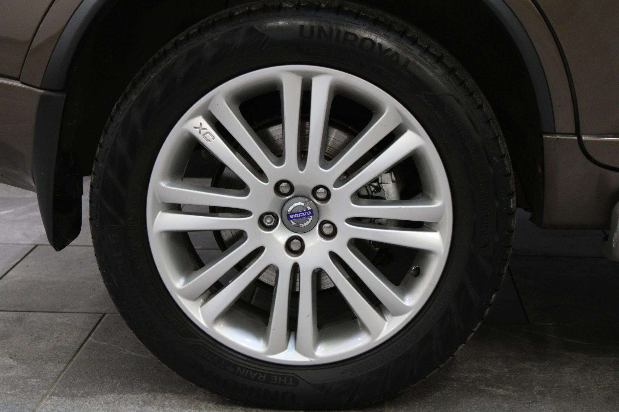 Volvo XC90 - Image 10
