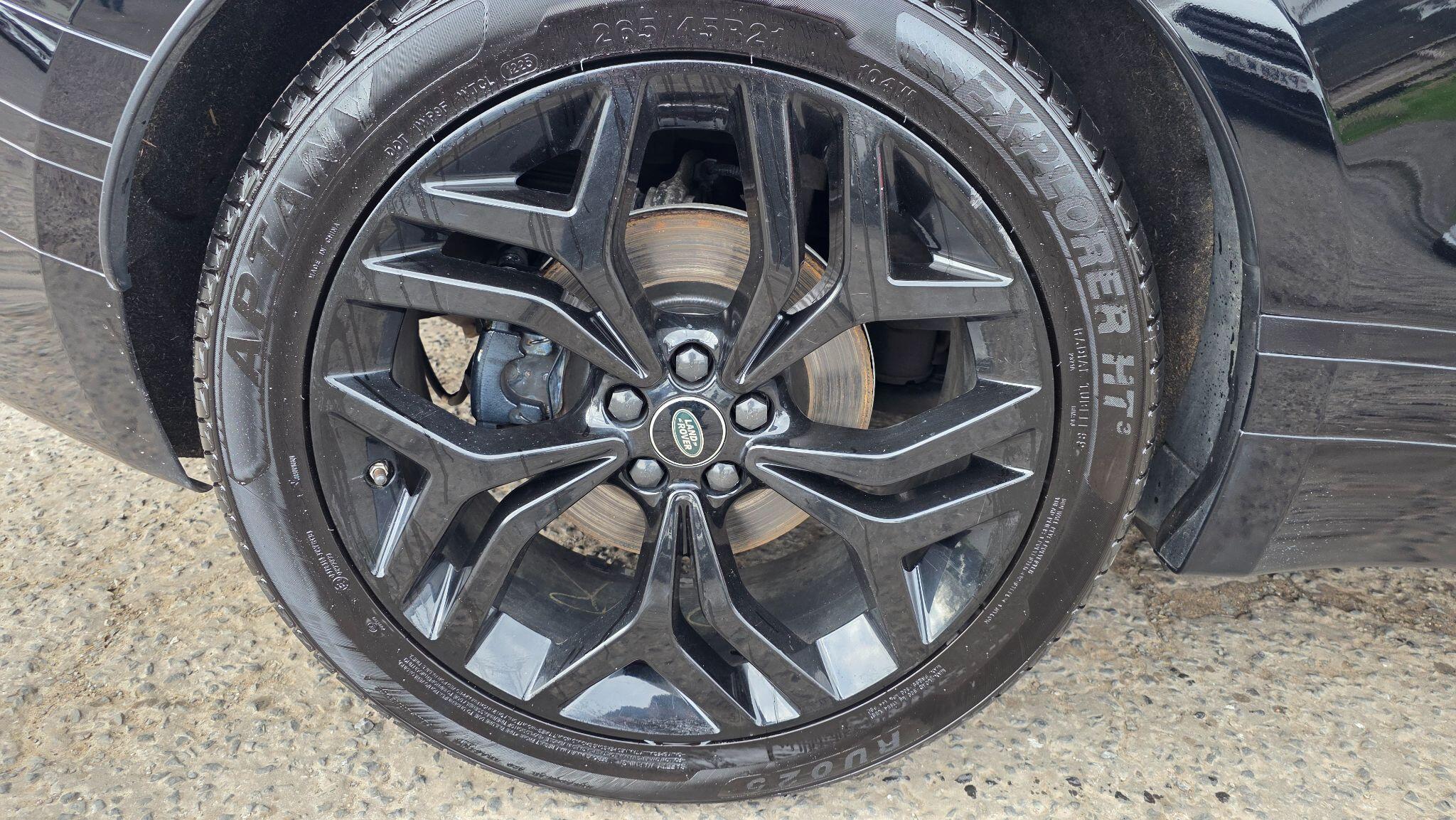 Land Rover Range Rover Velar - Image 60