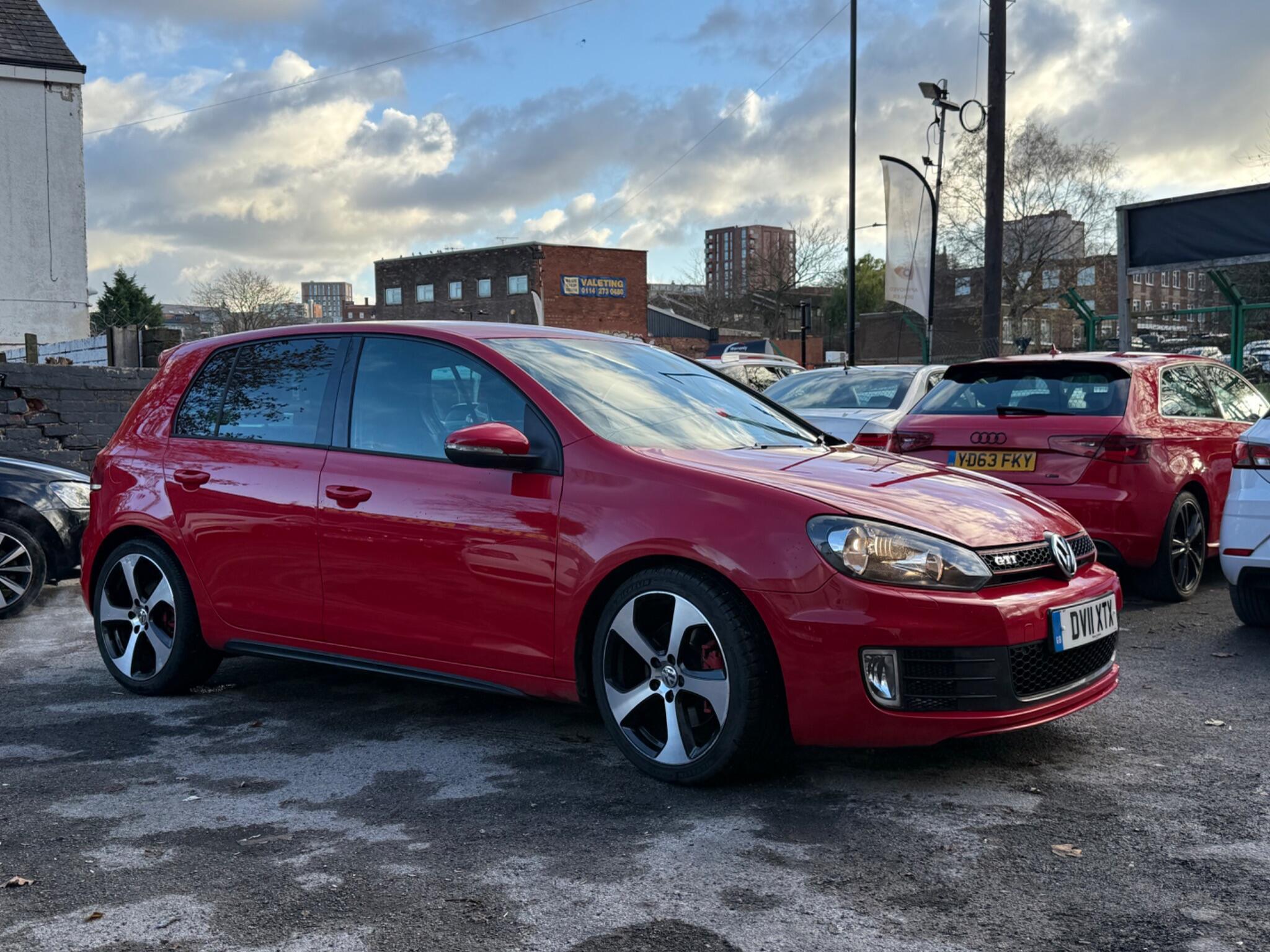 Volkswagen Golf - Image 11