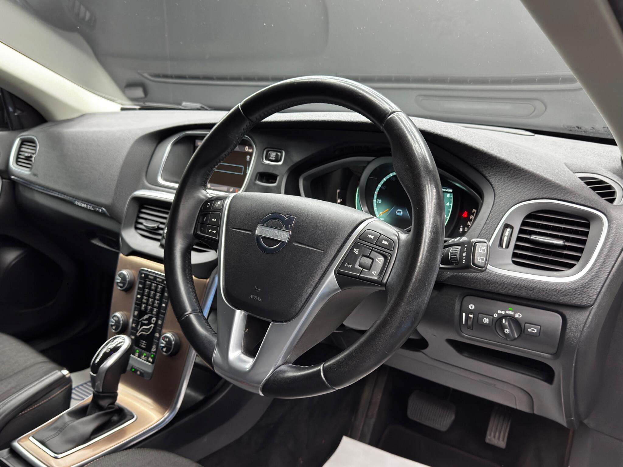 Volvo V40 CROSS COUNTRY - Image 9