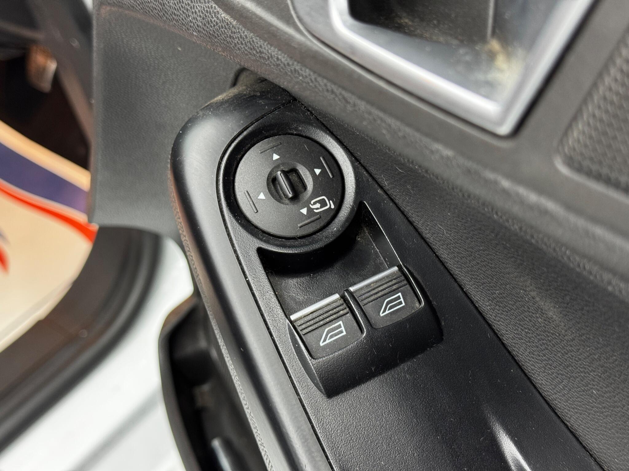 Ford Fiesta - Image 37