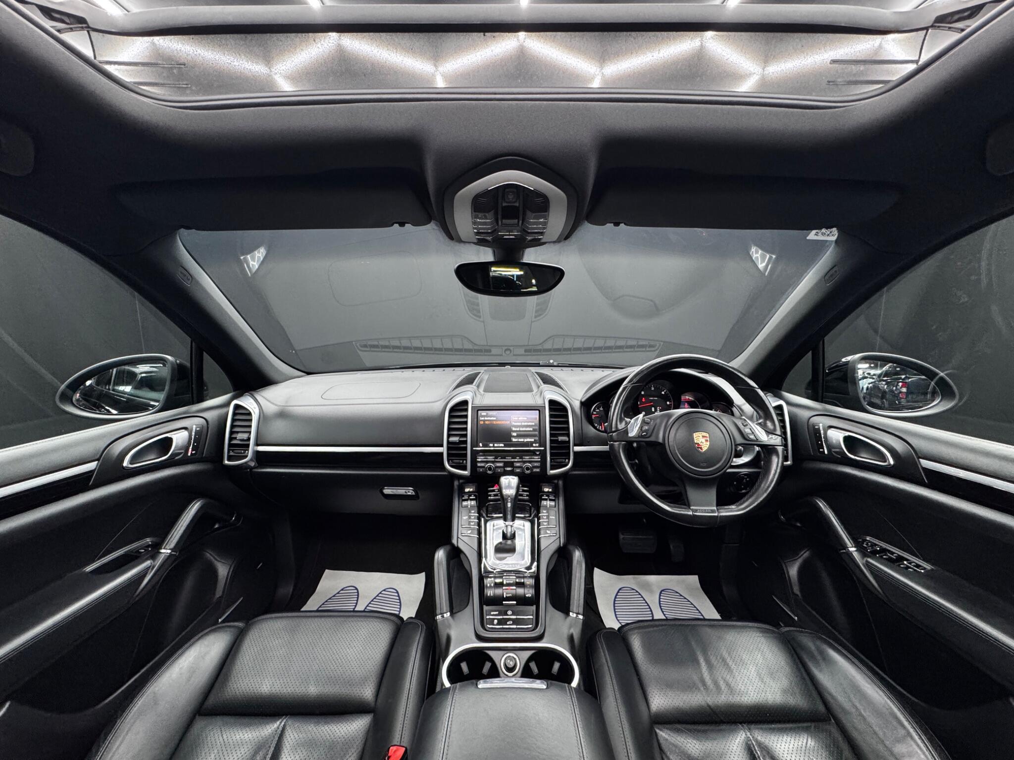 Porsche Cayenne - Image 17
